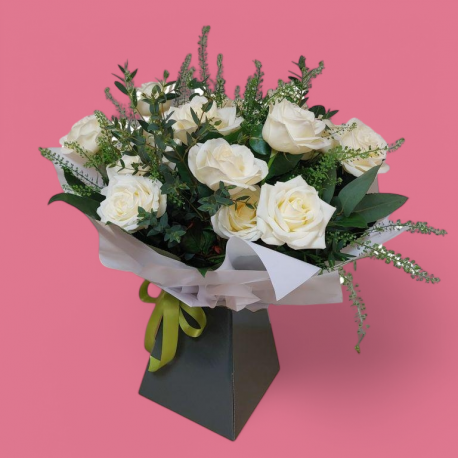 12 White Rose Bouquet